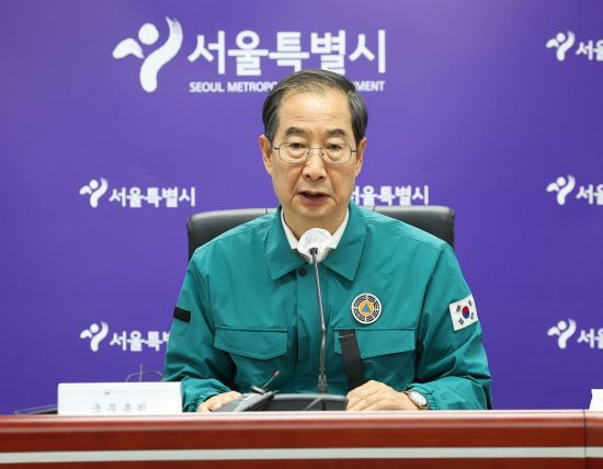 한덕수 국무총리가 30일 오후 서울시청에서 열린 용산구 이태원 압사 사고 관련 상황 점검 회의에서 발언하고 있다. [이미지출처=연합뉴스]