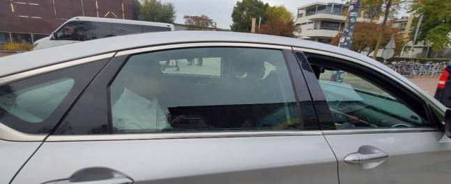 이태원 압사 사고 소식에 오세훈 서울시장이 29일 오후(현지시간) 네덜란드 로테르담에서 일정을 소화하던 중 귀국을 결정하고 공항으로 떠나고 있다./사진제공=공동취재단