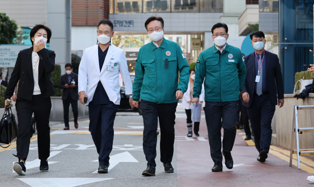 ▲조규홍 보건복지부 장관이 30일 오후 이태원 압사 참사 사망자들이 안치된 서울 용산구 순천향대학교서울병원을 방문하고 있다. ⓒ연합뉴스