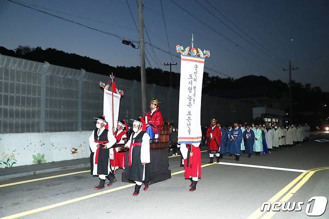 2022보은문화재 야행  중 회인현감 행렬 장면. (보은군 제공)