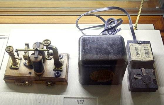 1910년대 사용된 전신기. 개화기는 조선인들이 접해보지 못했던 신문물들이 대거 국내로 유입된 시기다.