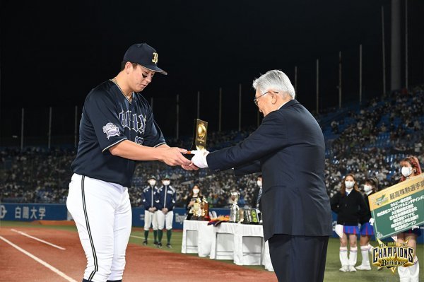스기모토 유타로(왼쪽). 사진출처 | 오릭스 버펄로스 홈페이지