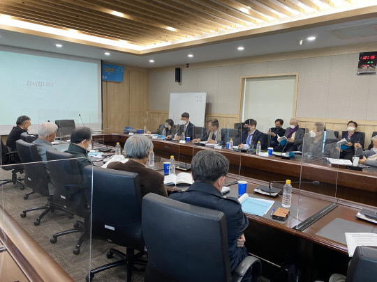 과학기술연우연합회가 1일 한국화학연구원 디딤돌플라자에서 전환기, 환경변화에 대응한 출연연 인재확보 및 관리 개선방안 모색'을 주제로 정책 토론회를 열고 있다. 사진=정인선 기자