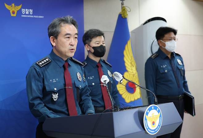 Yoon Hee-keun, the National Police Agency Commissioner General, speaks at the press conference, Tuesday, regarding the crowd surge in Itaewon that took place on Saturday. (Yonhap)