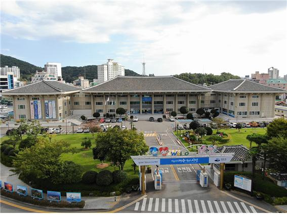 ▲여수시(시장 정기명)가 이태원 사고 국가애도기간에 예정된 모든 행사를 ‘잠정 연기’한다고 31일 밝혔다. ⓒ여수시