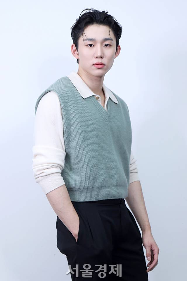 배우 서범준이 서울경제스타 인터뷰에 앞서 포즈를 취하고 있다. / 사진=김규빈 인턴기자