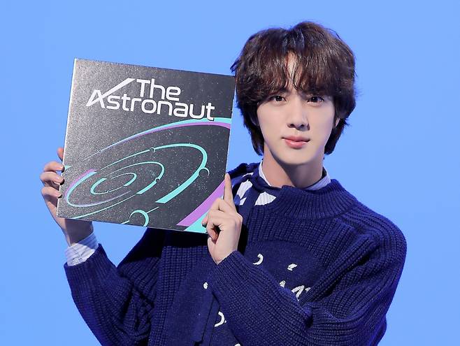 방탄소년단 진 'The Astronaut' 써클 차트 1위..'글로벌 인기'