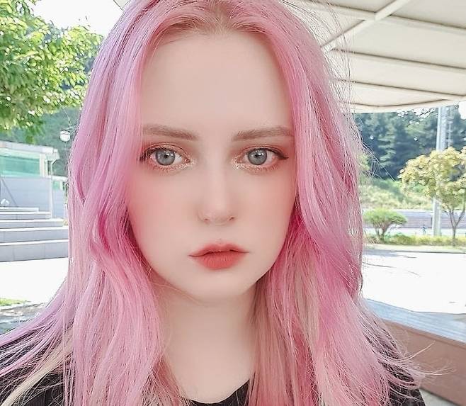 서울 이태원 압사 참사로 숨진 러시아 여성 4명에 대한 사연이 전해졌다. 크리스티나 가르데르(26)는 친구들과 이태원을 찾았다가 변을 당했다. (사진=모스콥스키 콤소몰레츠)