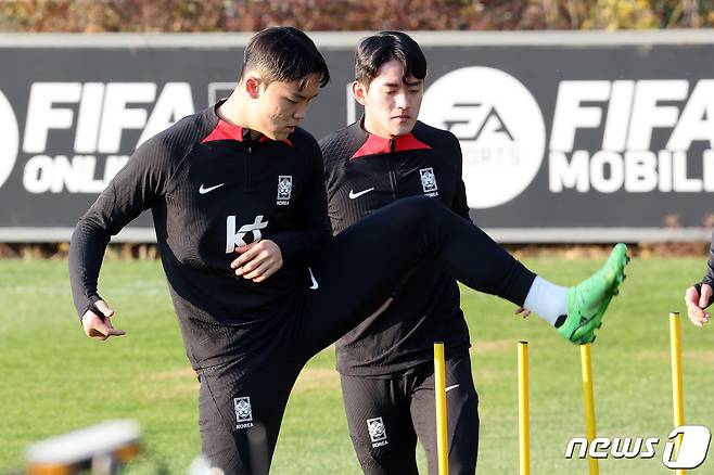 대한민국 축구대표팀 오현규 등이 2일 오전 경기 파주 국가대표 트레이닝센터(NFC)에서 훈련을 하고 있다. 2022.11.2/뉴스1 ⓒ News1 이동해 기자