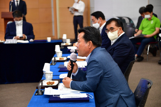 박정현 부여군수가 충남시장군수협의회에서 발언하고 있다. 사진=부여군 제공