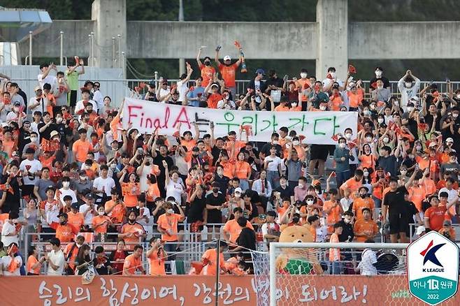 강원FC 서포터 '나르샤'. ⓒ 프로축구연맹