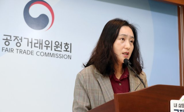 민혜영 공정거래위원회 기업집단정책과장이 2일 세종시 정부세종청사에서 상호출자제한기업집단의 채무보증 현황과 금융·보험사의 의결권 행사 현황을 공개하고 있다. 2022.11.02. 뉴시스