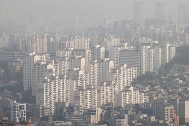 서울 남산에서 바라본 시내 아파트 단지 전경. 사진=연합뉴스