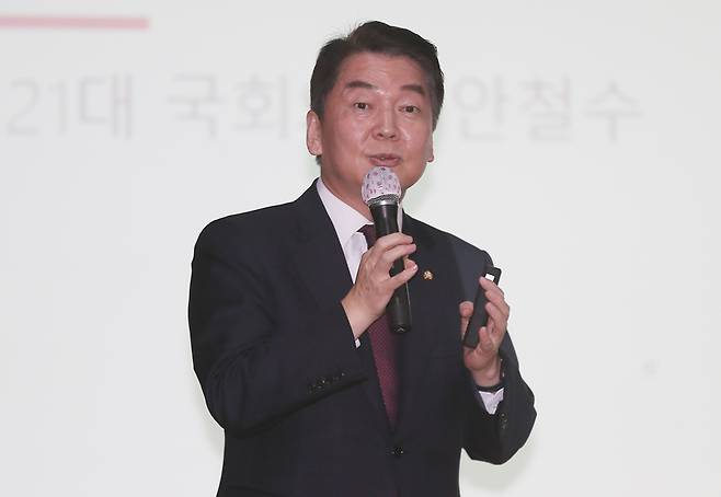 당권 도전을 선언한 안철수 의원이 29일 제주벤처마루에서 국민의힘 제주도당 당원 연수 특강을 하고 있다 / 사진 = 연합뉴스