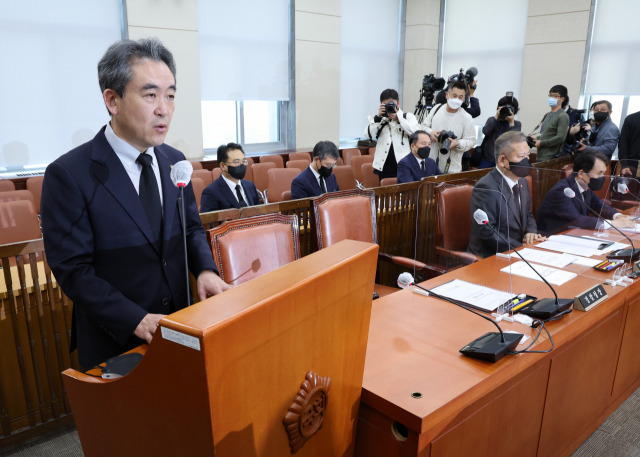 윤희근 경찰청장이 1일 오후 국회에서 열린 행정안전위원회 전체회의에서 이태원 참사와 관련해 현안 보고하고 있다./연합뉴스