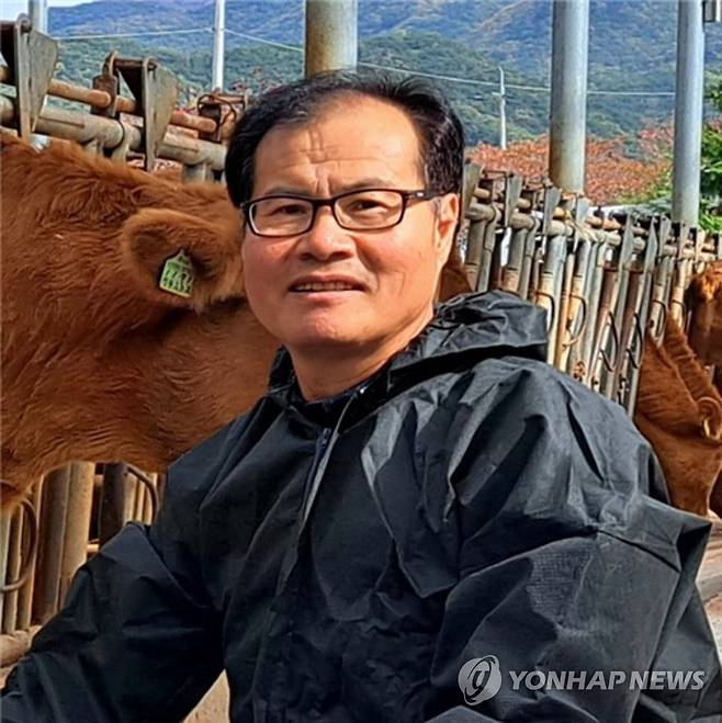 올해 축산분야 명인 선정된 울주군 태화농장 이규천 대표 (울산=연합뉴스) 축산분야에서 올해 농촌진흥청의 '대한민국 최고 농업기술 명인'으로 선정된 울산시 울주군 두동면 태화농장 이규천 대표. 2022.11.2 leeyoo@yna.co.kr