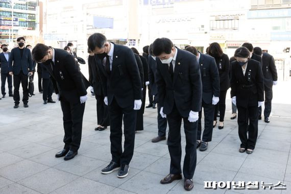 남양주시의회 2일 이태원 참사 희생자 합동분향소 조문. 사진제공=남양주시의회