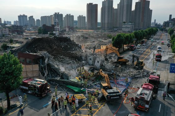 17명의 사상자를 낸 광주 붕괴 참사 현장. [연합뉴스]