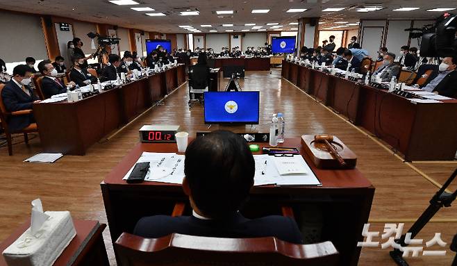 지난달 7일 서울 서대문구 경찰청에서 열린 국회 행정안전위원회의 경찰청에 대한 국정감사. 류영주 기자