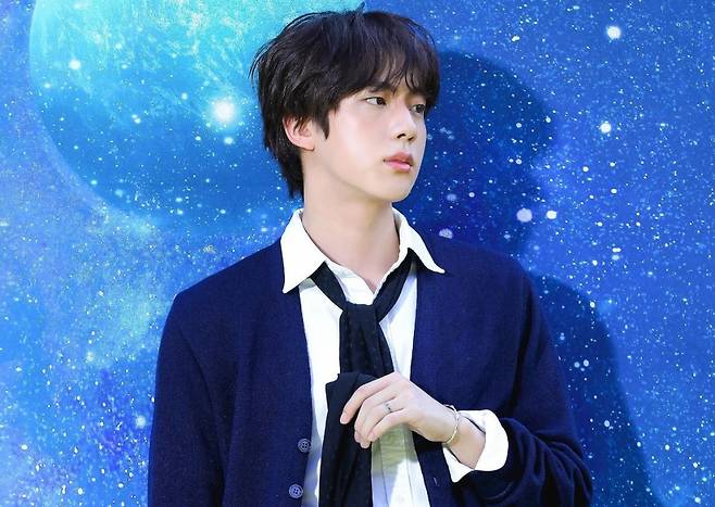 방탄소년단 진 'The Astronaut' 美빌보드 투표 1위..리한나·SZA 제치고 "가장 좋아하는 신곡"