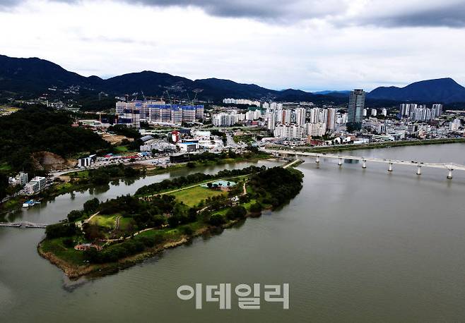 물소리길 3코스 양강섬. 과거 한양과 양평을 오가려면 반드시 이곳 강가에서 만나는 섬이었다.