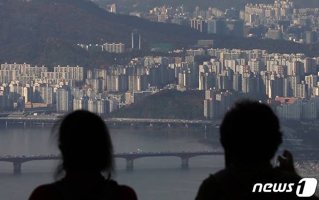 서울 송파구 롯데월드타워 전망대 서울스카이에서 바라본 아파트 단지 모습. 2022.10.31/뉴스1 ⓒ News1 송원영 기자