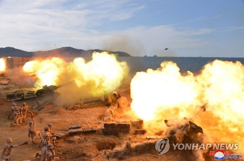 ▲ 김정은 북한 국무위원장은 북한군 전술핵운용부대 등의 군사훈련을 지도하며 “적들과 대화할 내용도 없고 또 그럴 필요성도 느끼지 않는다”고 밝혔다. 김 위원장은 지난달 25일부터 지난 9일까지 인민군 전술핵운용부대ㆍ장거리포병부대ㆍ공군비행대의 훈련에 참석한 자리에서 이같이 말했다고 조선중앙통신이 10일 밝혔다. 2022.10.10연합뉴스