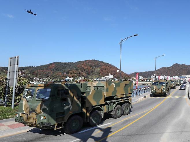 호국·화랑훈련 셋째 날인 지난달 26일 강원 화천군 일원에서 ‘천무’를 동원한 훈련이 이뤄지고 있다. 사진 육군 제공