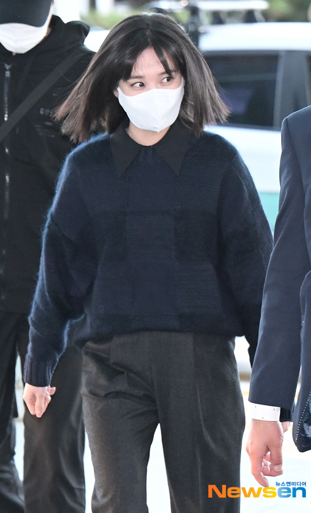 Actor Park Eun-bin is departured to Thailand Bangkok through Incheon International Airport in Unseo-dong, Jung-gu, Incheon, on the morning of November 4th.