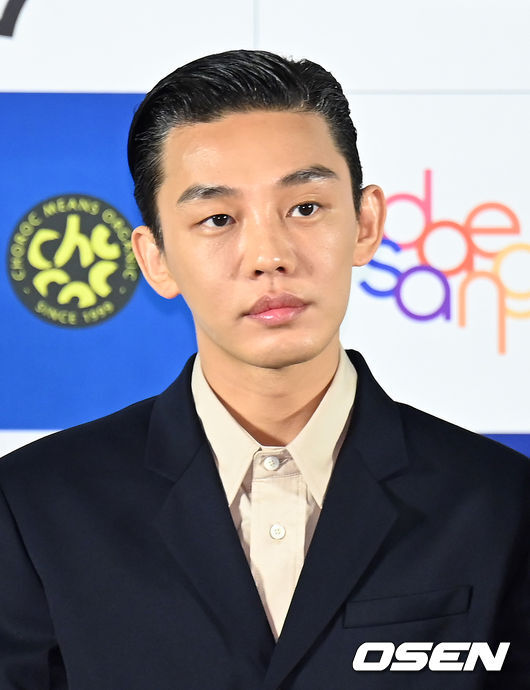 Actor Yoo Ah-in burst into tears.Yoo Ah-in posted a heartfelt message on the morning of March 3, saying, Its hard to take a step when Im trying to walk my steps. It expresses shock and sadness about the recent Itaewon True.In Itaewon-dong, Yongsan-gu, Seoul, tens of thousands of people gathered ahead of the Irish Wolfhound on the 29th of last month, and a massive crushing accident occurred in a sloping narrow alleyway.According to the Central Disaster and Safety Countermeasure Headquarters, the death toll from the accident alone reached 156 by the 3rd.Yoo Ah-in was not in Korea on the day of True, but he was summoned to a malicious rumor related to True.Yoo Ah-in was claimed to be the cause of the accident while Itaewon celebrity was mentioned as the cause of the accident. In an absurd claim, the agency had to announce the official position that Yoo Ah-in was not in Korea on the day of True.Yoo Ah-in said, I do not know who is more wrong. The screens that do not turn off because they use the life that is turned off as a weapon, a shield, a material, a snack, and a stumbling block.It is more noisy than the owner of the wailing. It is sold as big data. Bibo was stained with rumors, which made me even more sad.Going a step further, Yoo Ah-in said, Give me your heart, and asked for enough mourning for the True victims. He said, Things that are sicker and less painful.I hope that the minds can reach where they are most needed now, he said. I hope that the minds Ive worked hard to express can be conveyed to where I need them the most. Its less embarrassing than the light Ive put on in a room without anyone.Some even say, Its refreshing. Its because of the recent malicious rumors and Yoo Ah-ins firm vision of his own world.It is obviously an adventure to reveal Xiao Xin to entertainers whose love and judgment of the public is important. The more social the issue, the more prohibited it is.Because it can affect many people, weight and gaze are focused on a word of star, and trivial expressions and speech are also subject to criticism.Nonetheless, Yoo Ah-in has consistently expressed his own language through SNS. Even in front of the national bibo called Itaewon True, his Xiao Xin does not seem to be shaken.His one-sided release of his own words with the courage to be hated is warmer than any tearful mourning.D.B.