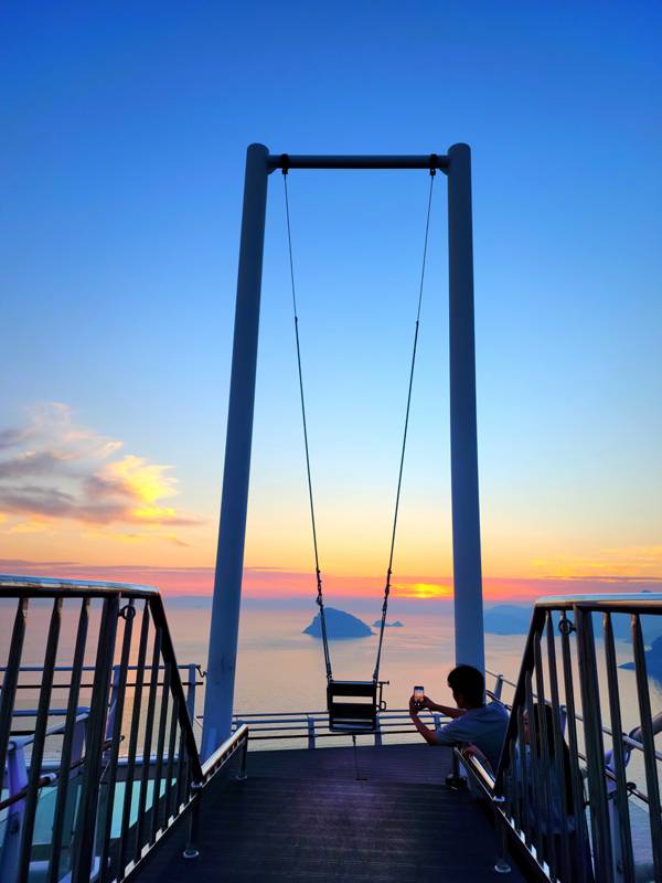 설리스카이워크 대형 그네.