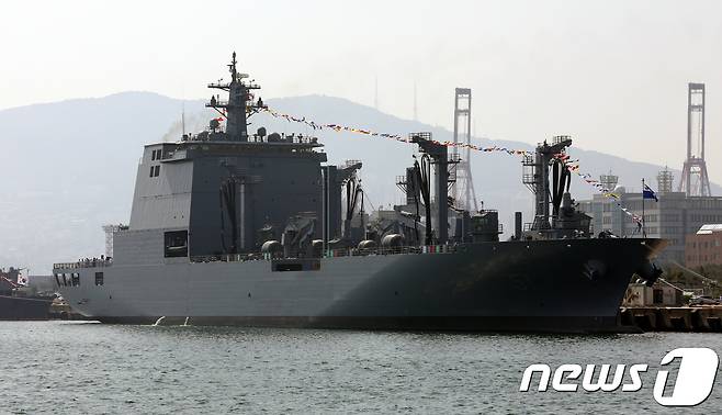 해군 군수지원함 '소양함'. 2018.9.18/뉴스1 ⓒ News1 여주연 기자