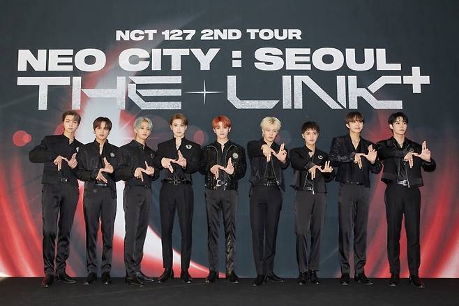 ▲콘서트 앞두고 기자회견 하는 NCT 127 사진: 연합뉴스