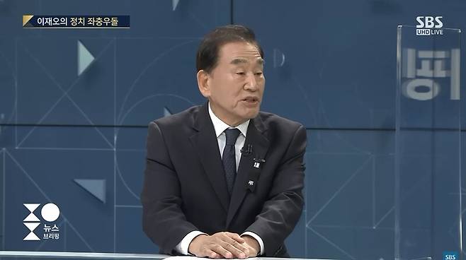 ▲이재오 국민의힘 고문이 지난 4일 SBS 주영진의 뉴스브리핑에 출연해 이태원 참사의 정부 책임론을 강조하고 있다. 사진=SBS 영상 갈무리