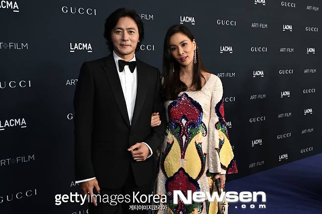 Actor Jang Dong-gun, Ko So-young The recent situation of the couple was revealed.Jang Dong-gun, Ko So-young attended the 11th Annual LACMA Art Film Gala Event at LACMA (Los Angeles County Museum of Art) in Los Angeles, California, U.S., November 5, 2018.The two stood on the photo wall in a friendly pose with their arms folded.Ko So-young, Jang Dong-gun is married in 2010 and has one male and one female.Jang Dong-gun continued his break after appearing on tvNs Saturday-Sunday drama Arthdal Chronicles, which aired in 2019, and later resumed broadcasting with TV Chosuns Jang Dong-guns Back to the Books Season 2, which ended in April this year.Jang Dong-gun will star in director Heo Jin-hos new film The Dinner (working title).The film The Dinner is a story about two brothers and sisters of different beliefs who happen to face terrible secrets. It is based on Dutch author Hermann Kochs world bestseller Dinner.Actors such as Jang Dong-gun, Seol Kyung-gu, and Kim Hee-ae will appear.Ko So-young has been taking a break from acting since appearing on KBS 2TVs Monday-Tuesday drama Perfect Wife, which aired in 2017, recently launching a jewellery brand and transforming himself into a CEO.