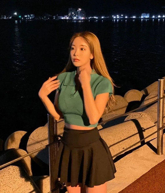 Hong Jin-young, who was exiled from the broadcasting industry due to plagiarism, joins MBN Burning Trotman delegation.Burning Trotman said on July 7, Hong Jin-young will return to broadcasting as a Trot delegation.According to the production crew, Hong Jin-young is the middle bridge between Nam Jin Sulwondo Shim Soo-bong Joo Hyun-mi Jo Han-jo Kim Yong-im Yoon Il-sang Yoon Myeong-suns Legend Delegation and Lee Seok-hoon Kim Jun-su Shin Yoo Park Hyun Bin Lee Ji-hye. It plans to lead bright and cheerful atmosphere.Regarding the reason why Hong Jin-young was invited as a delegation, he said, Hong Jin-young gave his Nam Jin the past. Trot Audition Hongdition was held and he trained his juniors.The love for the Trot genre and juniors is different. Mr. Trot The talent to write and compose songs and the long time Mr.Based on his solid know-how in the field of Trot, he will deliver vivid field advice and excitement energy that only active seniors can do rather than rigorous screening of the participants stage. The problem is that Hong Jin-youngs past behavior and current position described by the production team have changed.Hong Jin-young was at the center of controversy in 2020 when it was reported that the Masters thesis of Chosun Universitys Department of Trade had a similarity of 74% on the plagiarism confirmation site.Hong Jin-young has published a sophisticated sophistication called not plagiarism but has also been involved in new song activities. However, Hong Jin-young has never attended school before, and his father is a professor at the same university. The plagiarism rate is 99%, not 74%.In the end, Chosun University admitted that Hong Jin-youngs masters thesis was plagiarism, but Hong Jin-young caused controversy by saying I will return my degree rather than making a proper apology.In the end, all broadcasting programs including SBS Ugly Woof deleted the appearance of Hong Jin-young, so Hong Jin-young was exited from the broadcasting company.Afterwards, Hong Jin-young released a new album and declared his resumption of activities, but public opinion was cold, citing the difficulty of forgiving public lies.It is unclear whether Hong Jin-young will be qualified to evaluate and judge the participants who are auditioning with dreams and hopes.Moreover, the production team explained Heung-energy as the reason for Hong Jin-youngs involvement, but it is inconvenient to see the heung of Hong Jin-young, which has not been forgiven by the public yet.In addition to the controversy over plagiarism, there is another reason why Hong Jin-youngs joining of judges can not be seen as good.Hong Jin-young appeared as a judge on Mnet Trot Survival Trot X in 2014, and was criticized for his attitude of not seeing Lees stage as a participant and not even writing his name to a senior who has a brilliant career.It is noteworthy whether the confidence of Burning Trotman, which entrusted Hong Jin-young, who had been controversial as a judge, to the delegation, will pass.Burning Trotman will premiere on Wednesday.