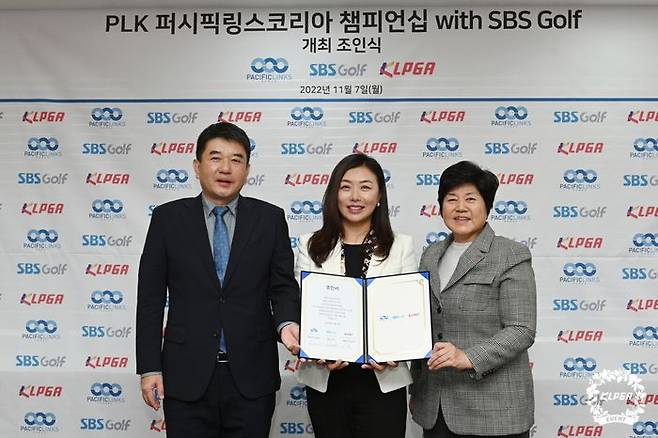 왼쪽부터 SBS골프 김유석 대표이사, PLK 장옥영 대표이사, KLPGT 강춘자 대표이사. ⓒ KLPGA