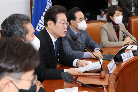 이재명 더불어민주당 대표가 7일 국회에서 열린 최고위원회에서 발언하고 있다. 연합뉴스.