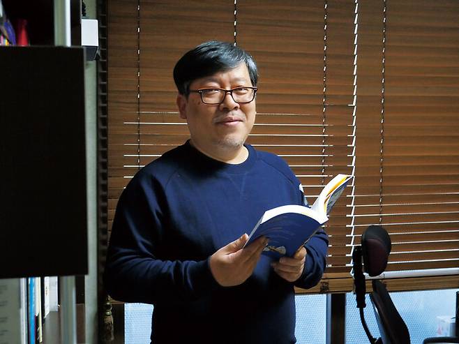 <씨네21>에 25년간 ‘정훈이 만화’를 연재한 정훈 작가. <씨네21> 자료사진