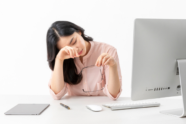 젊은 여성 중 어느 날 갑자기 한쪽 눈이 안보인다면, 일명 서양풍이라고 부르는 다발성경화증을 의심해야 한다./사진=클립아트코리아