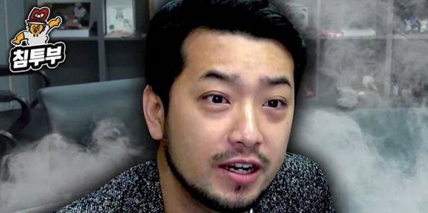 인기 유튜버 침착맨이 방송하는 모습.