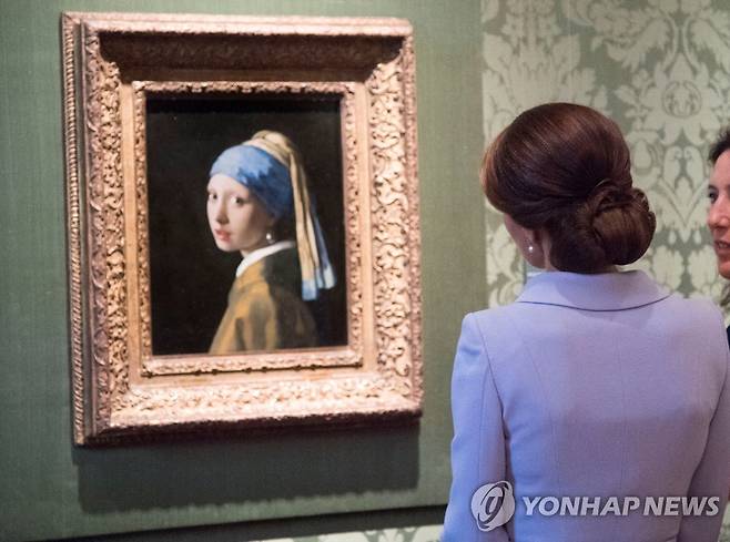 최근 음식물 테러를 당한 '진주귀걸이를 한 소녀'  [연합뉴스 자료사진. 재판매 및 DB금지]