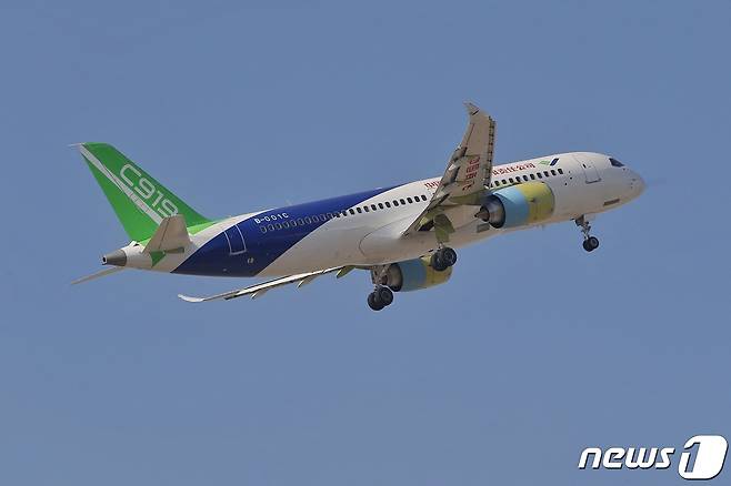 중국상용항공기가 자체 제작한 중형 여객기 C919. ⓒ AFP=뉴스1