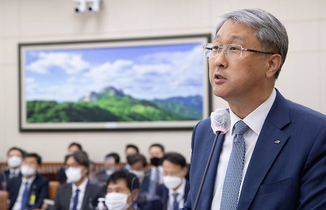 박재현 한국수자원공사 사장이 14일 국회에서 열린 환경노동위원회의 한국수자원공사·한국환경공단 등에 대한 국정감사에서 의원 질의에 답변하고 있다. /뉴스1