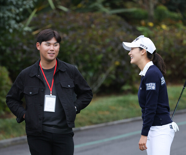 2022년 한국여자프로골프(KLPGA) 투어 대회에 모습을 보인 김시우 프로, 연인 오지현 프로. 사진제공=KLPGA