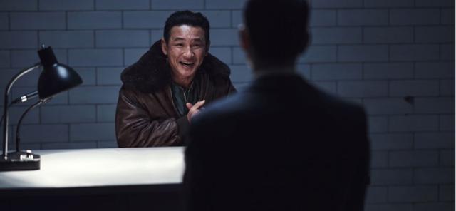 황정민은 영화 '헌트'에서 망명을 신청한 북한 고위 관리로 깜짝 등장한다. 메가박스중앙플러스엠 제공