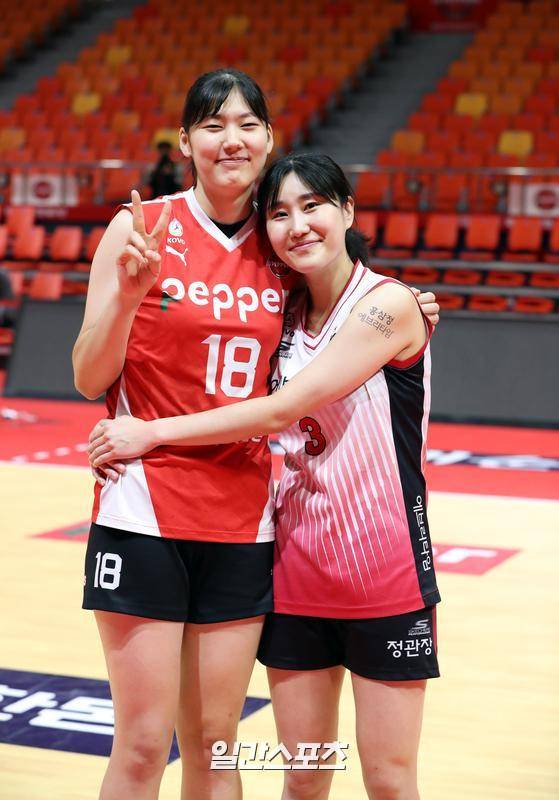 염혜선(오른쪽)과 염어르헝. 광주=정시종 기자