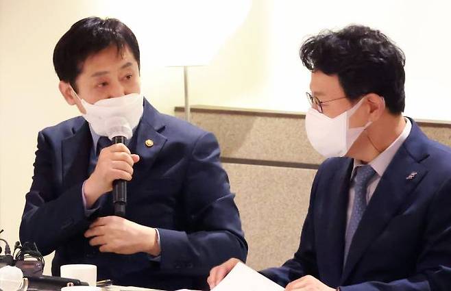 김주현 금융위원장과 김광수 은행연합회장.&nbsp; &nbsp;금융위