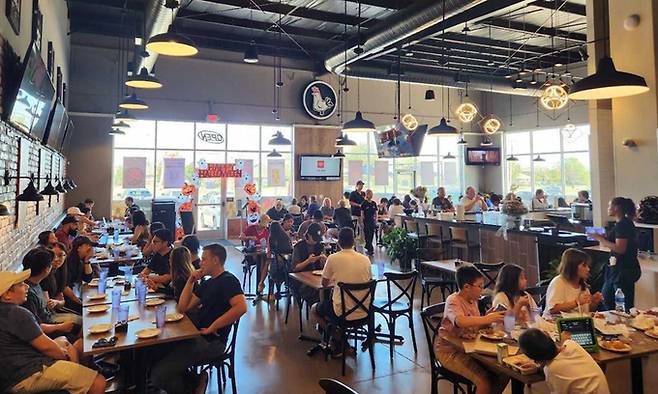 미국 오클라호마주 1호인 BBQ 오클라호마시티 매장. BBQ 제공