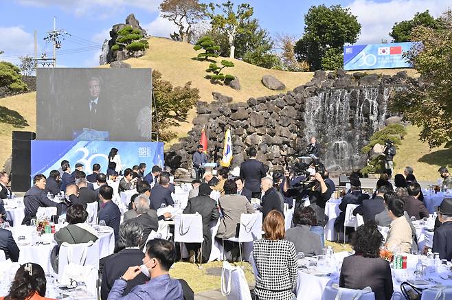 지난 5일 제주시 한경면 저지리 '생각하는 정원'에서 한중수교 30주년 기념식이 열렸다./생각하는 정원